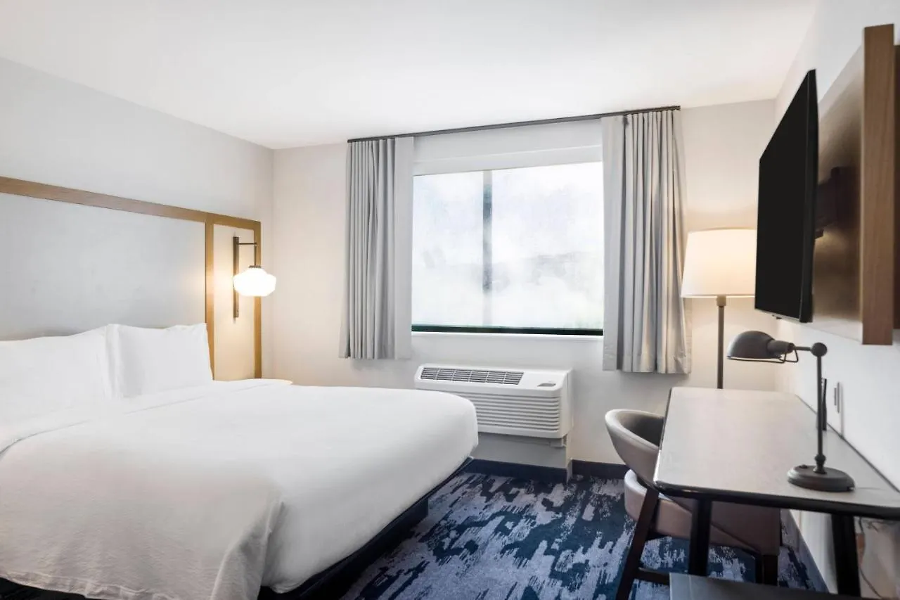 Hotel Fairfield & By Marriott Pacific Beach