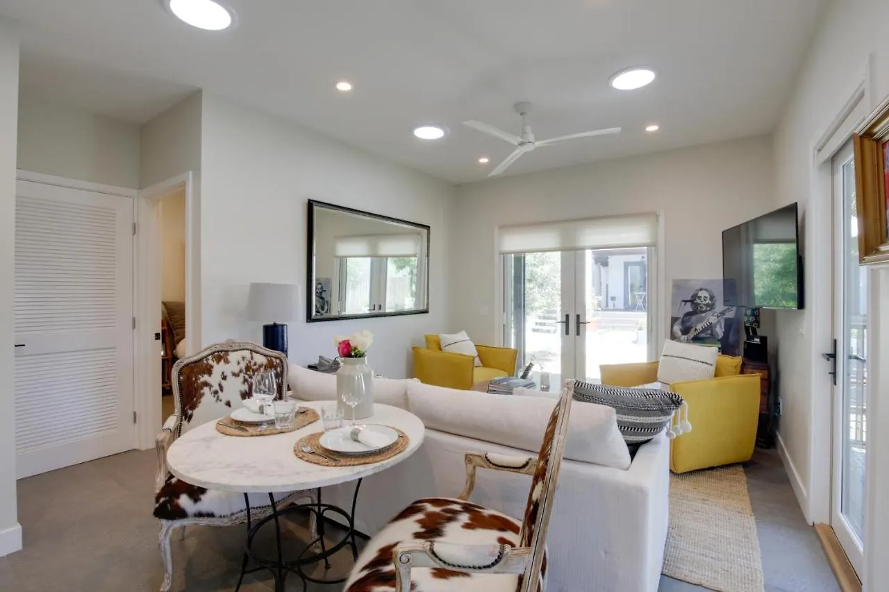 Serene Retreat With Deck - Walk To Bay! *