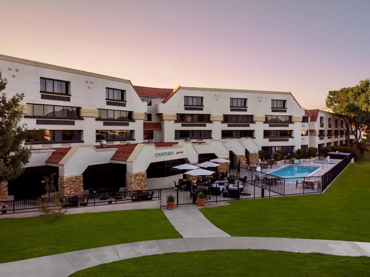 Courtyard By Marriott Rancho Bernardo 3*