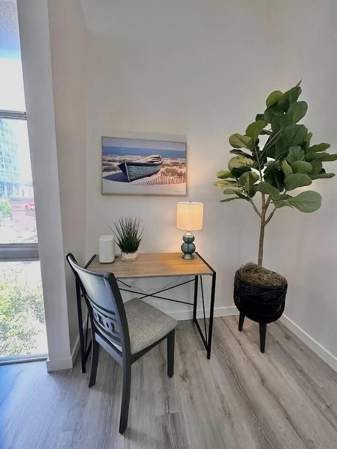 شقة Luxurious Walking Distance To Bay! *