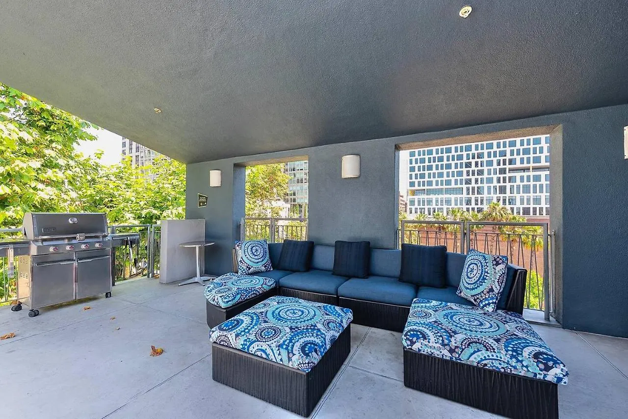 شقة Luxurious Walking Distance To Bay!