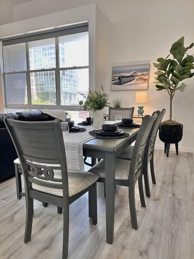 شقة Luxurious Walking Distance To Bay! سان دييغو