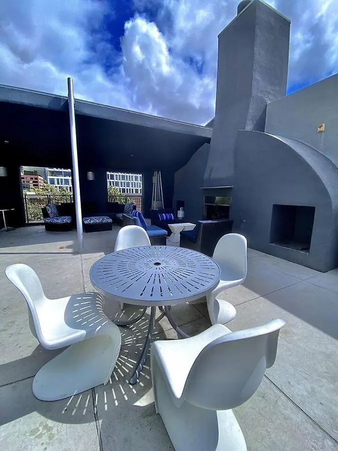 شقة Luxurious Walking Distance To Bay!