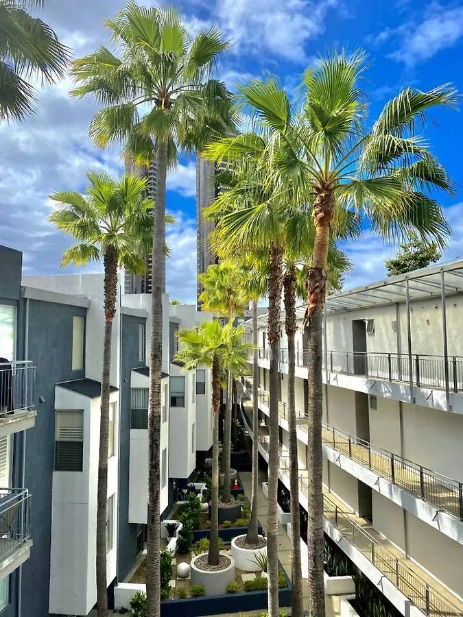 شقة Luxurious Walking Distance To Bay!