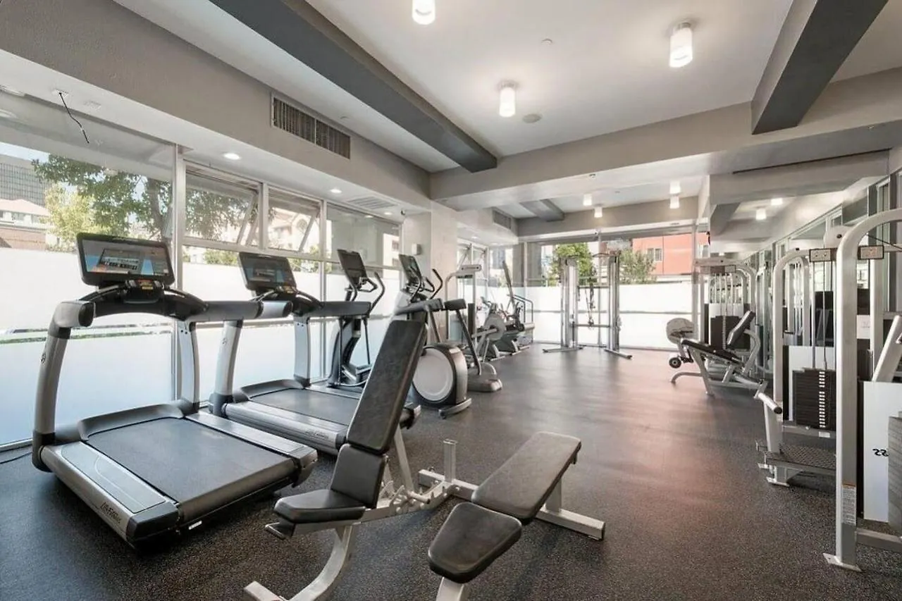Luxurious Walking Distance To Bay! *