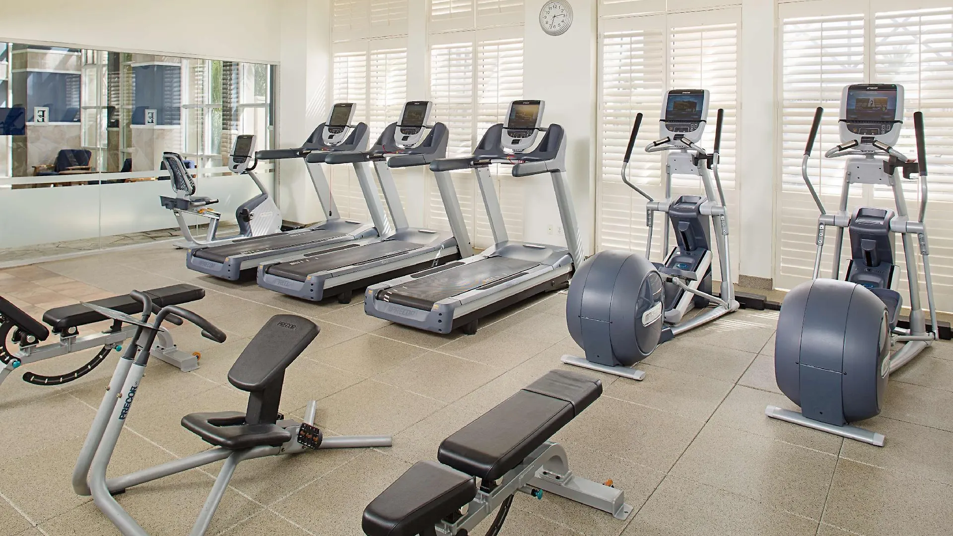 Hotel Embassy By Hilton Bay Downtown 3*