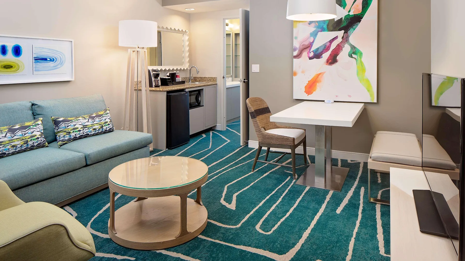 Embassy By Hilton Bay Downtown 3*
