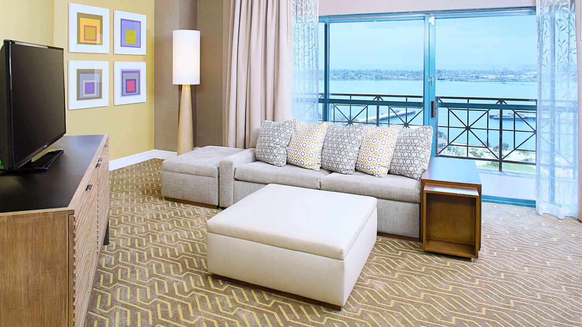 Hotel Embassy By Hilton Bay Downtown