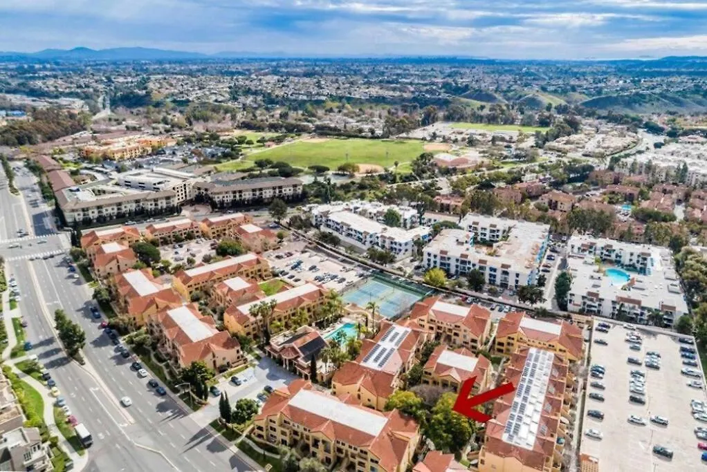 Corner 2-story One Bedroom La Jolla Daire