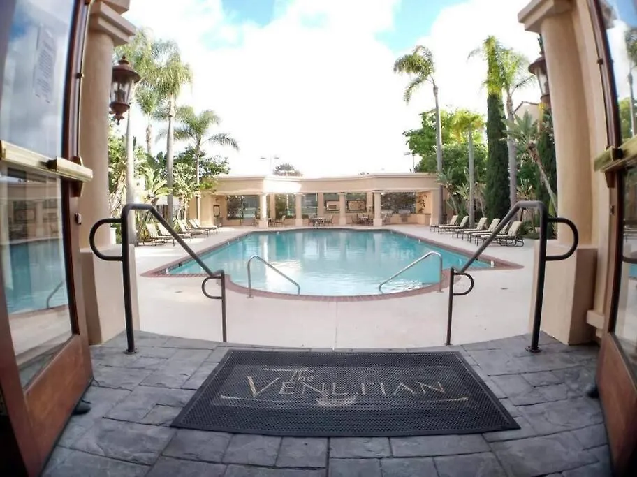 Daire Corner 2-story One Bedroom La Jolla