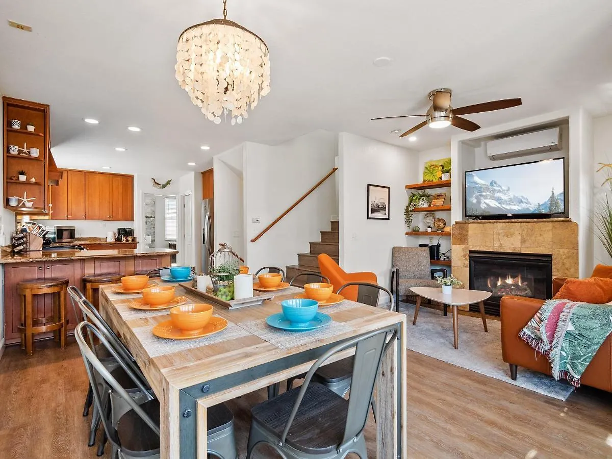 Stunning House- Rooftop Patio & Ocean Views בית נופש *