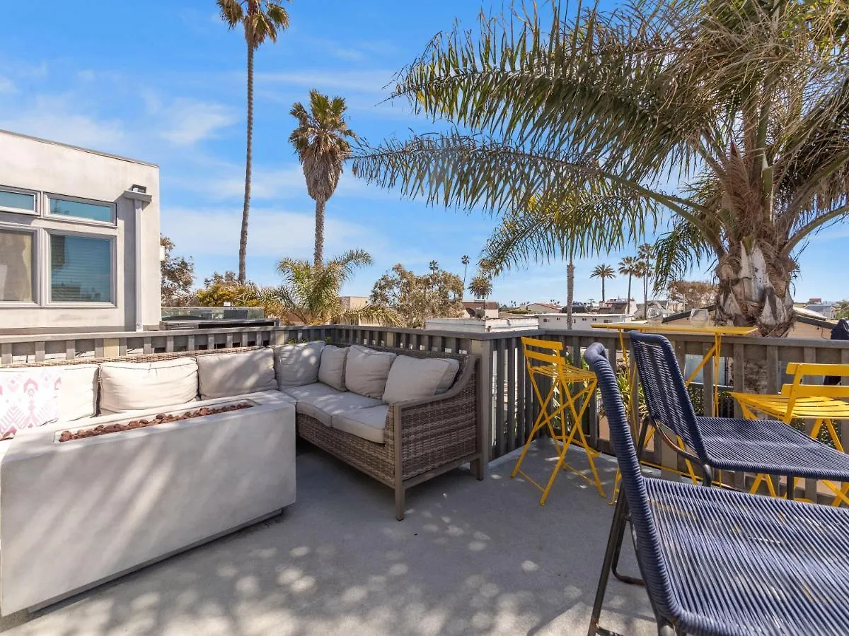 Stunning House- Rooftop Patio & Ocean Views בית נופש *