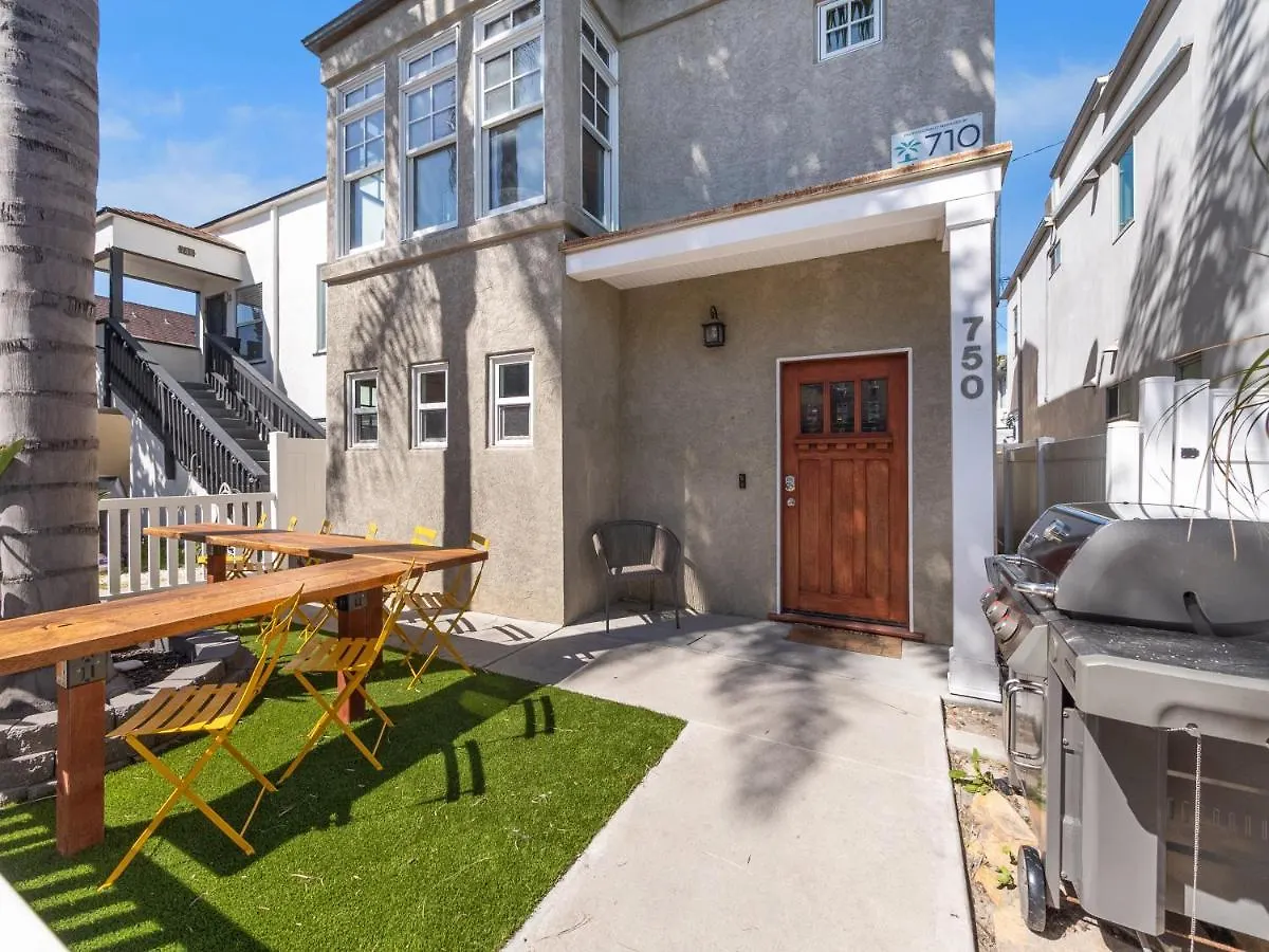 Stunning House- Rooftop Patio & Ocean Views *