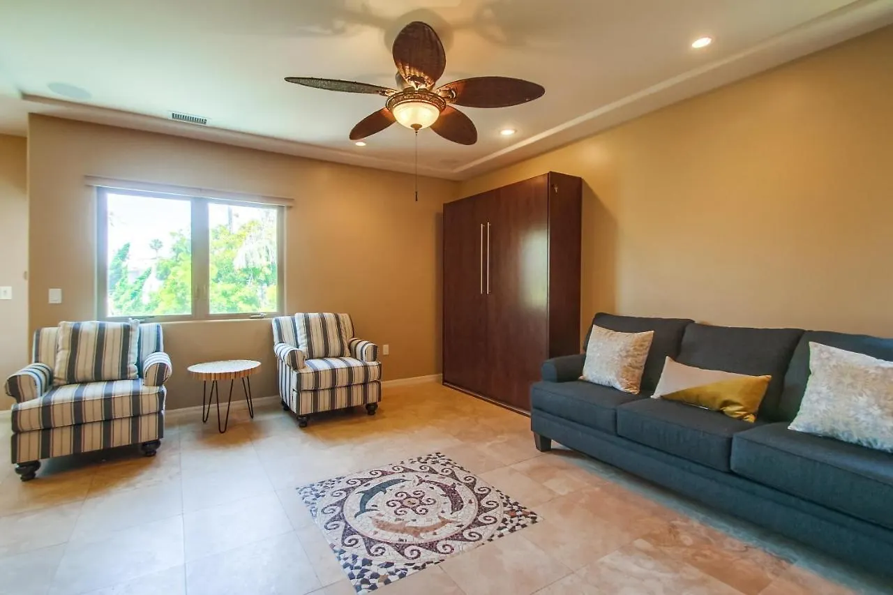 Rooftop Paradise W Private Patio, Garage & Ac Holiday home *