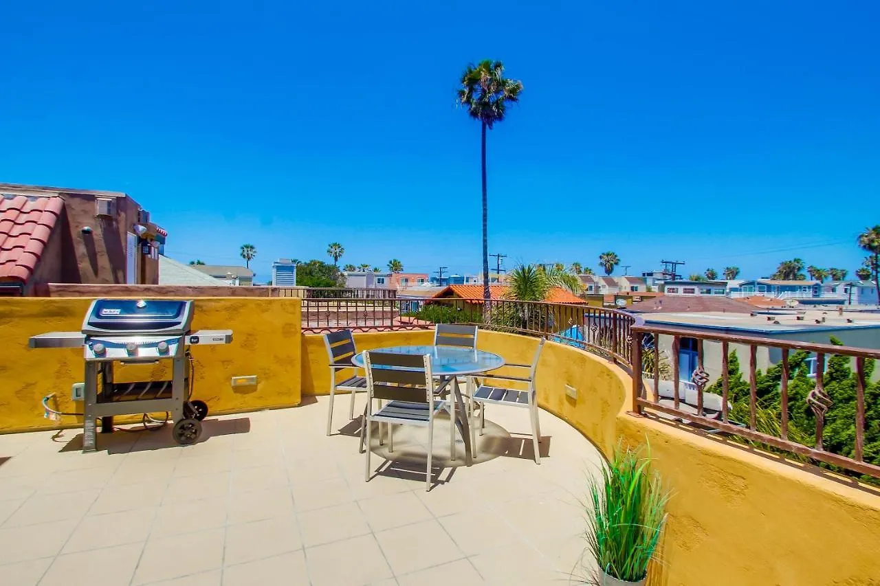 Rooftop Paradise W Private Patio, Garage & Ac Holiday home