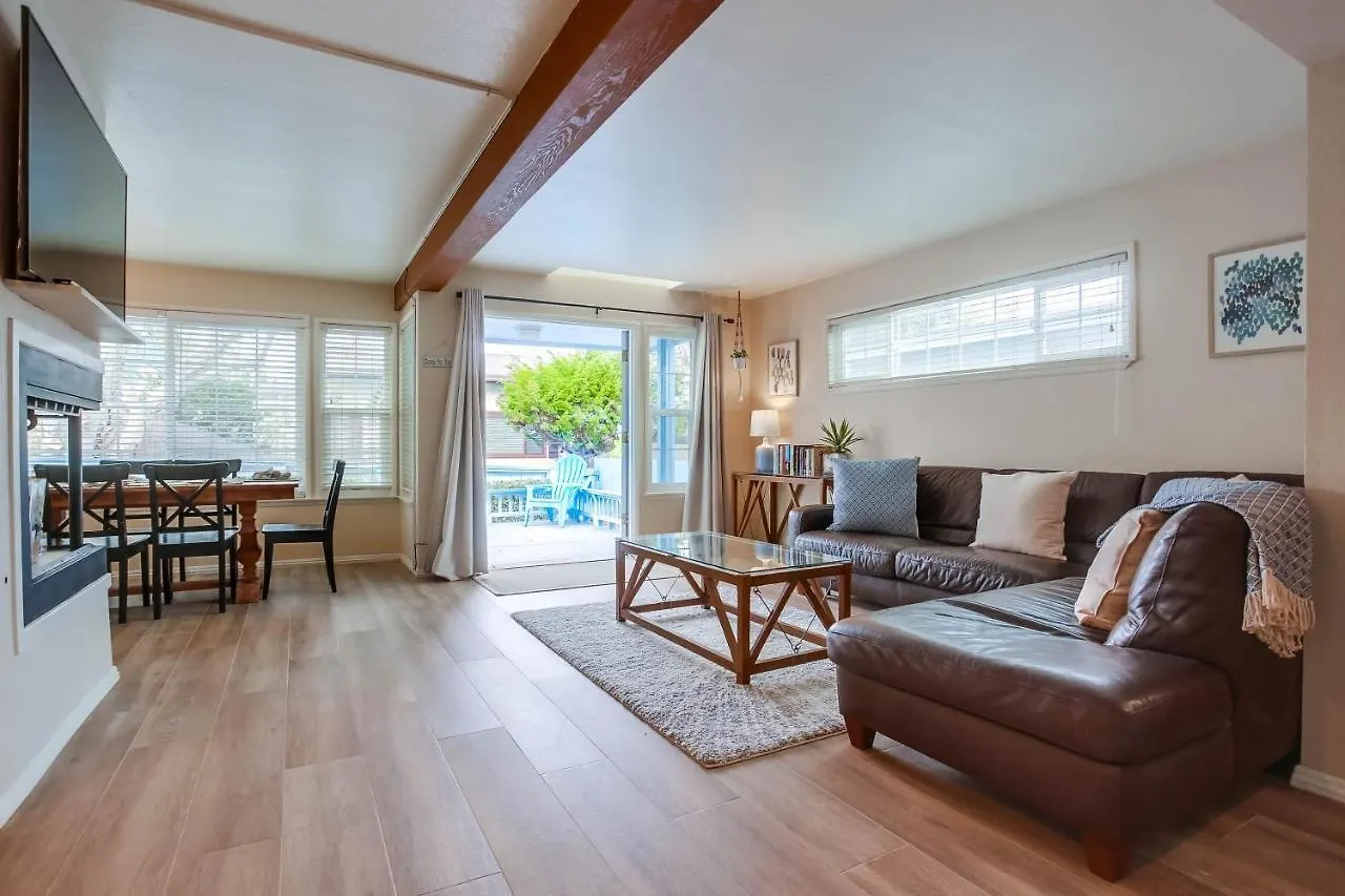 Ormond Oasis - Large Private Patio, Washerdryer, Pet Friendly & Steps2sand! *
