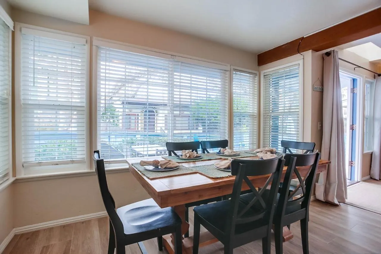 Ormond Oasis - Large Private Patio, Washerdryer, Pet Friendly & Steps2sand!