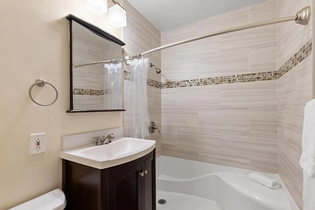 Pacific Oasis - Large Patio, Parking & Walk To
