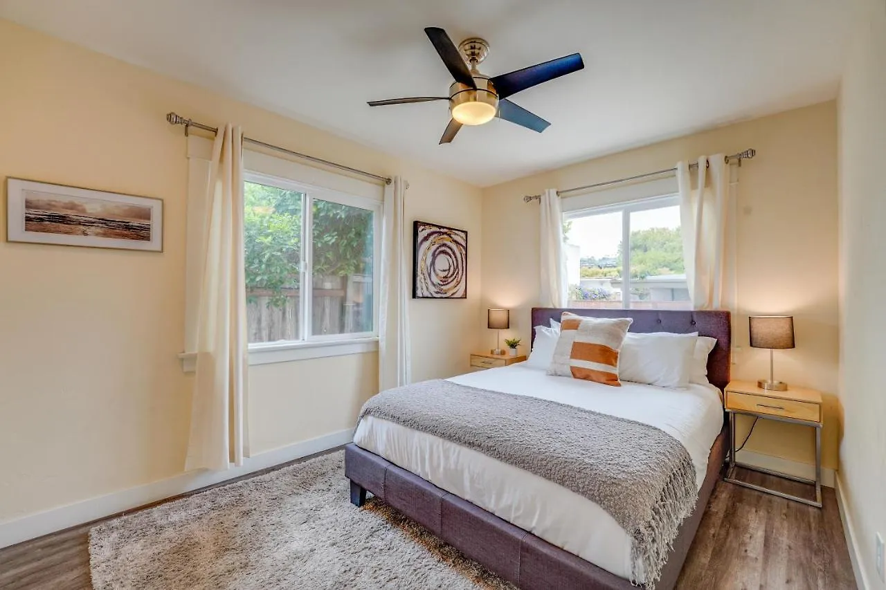 La Jolla Oasis - Pet Friendly, Large Backyard, Walk2beach & Location! 펜션