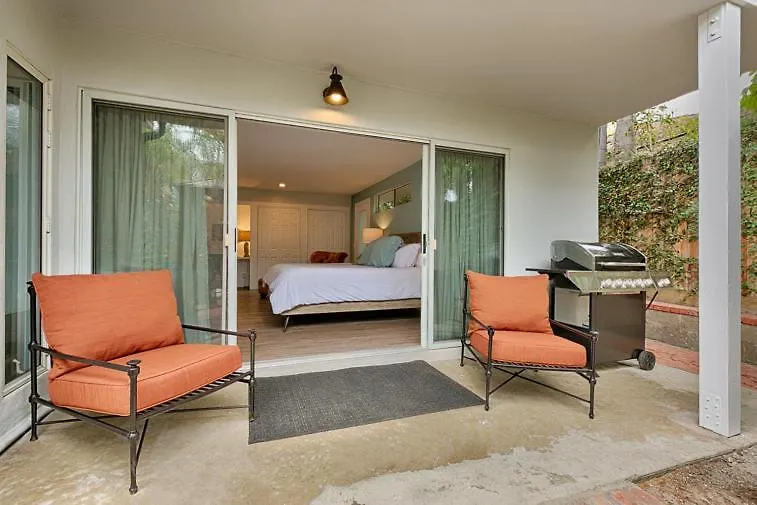Shores Perfection - Spa, Ac, Pet Friendly, Parking, Fire Pit & Massive Private Yard!