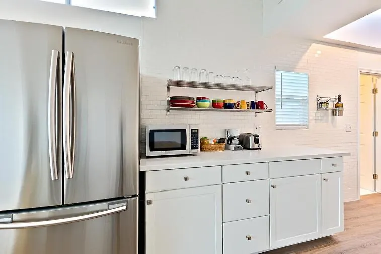 Shores Perfection - Spa, Ac, Pet Friendly, Parking, Fire Pit & Massive Private Yard! Semesterbostad