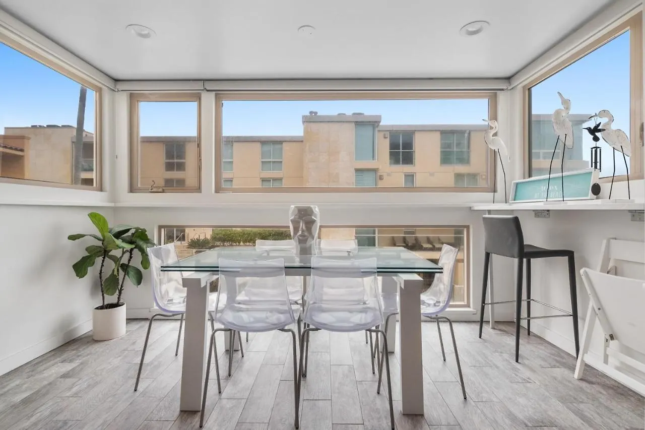 Daire Beachfront Oasis *