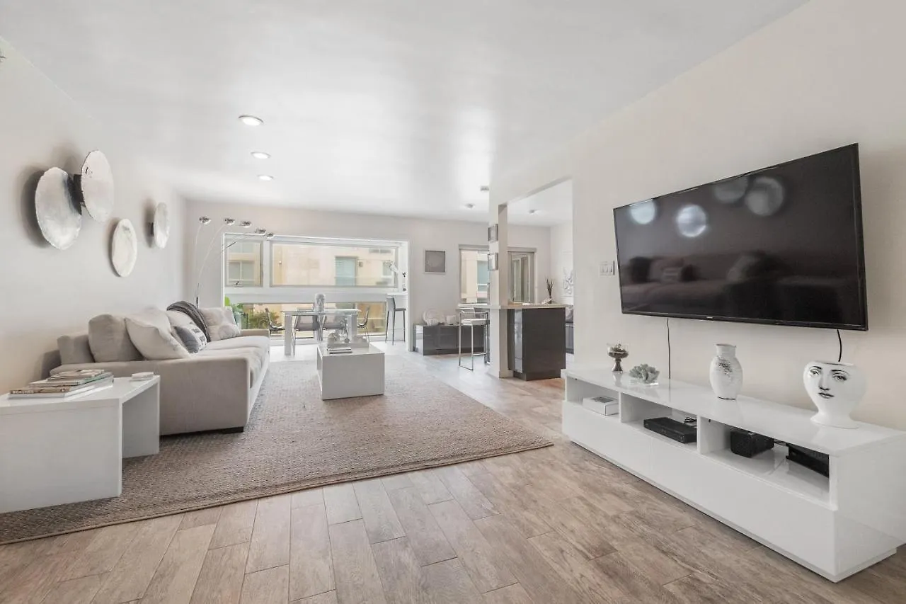 Beachfront Oasis Daire