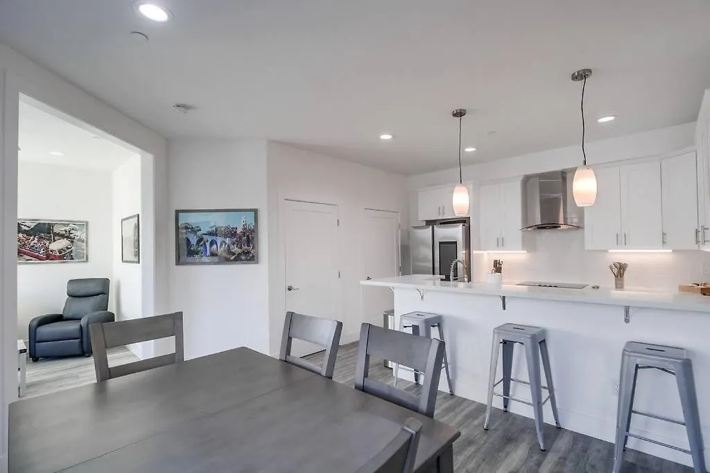 Park Blvd Paradise 304 New Construction King Bed Apartmán *