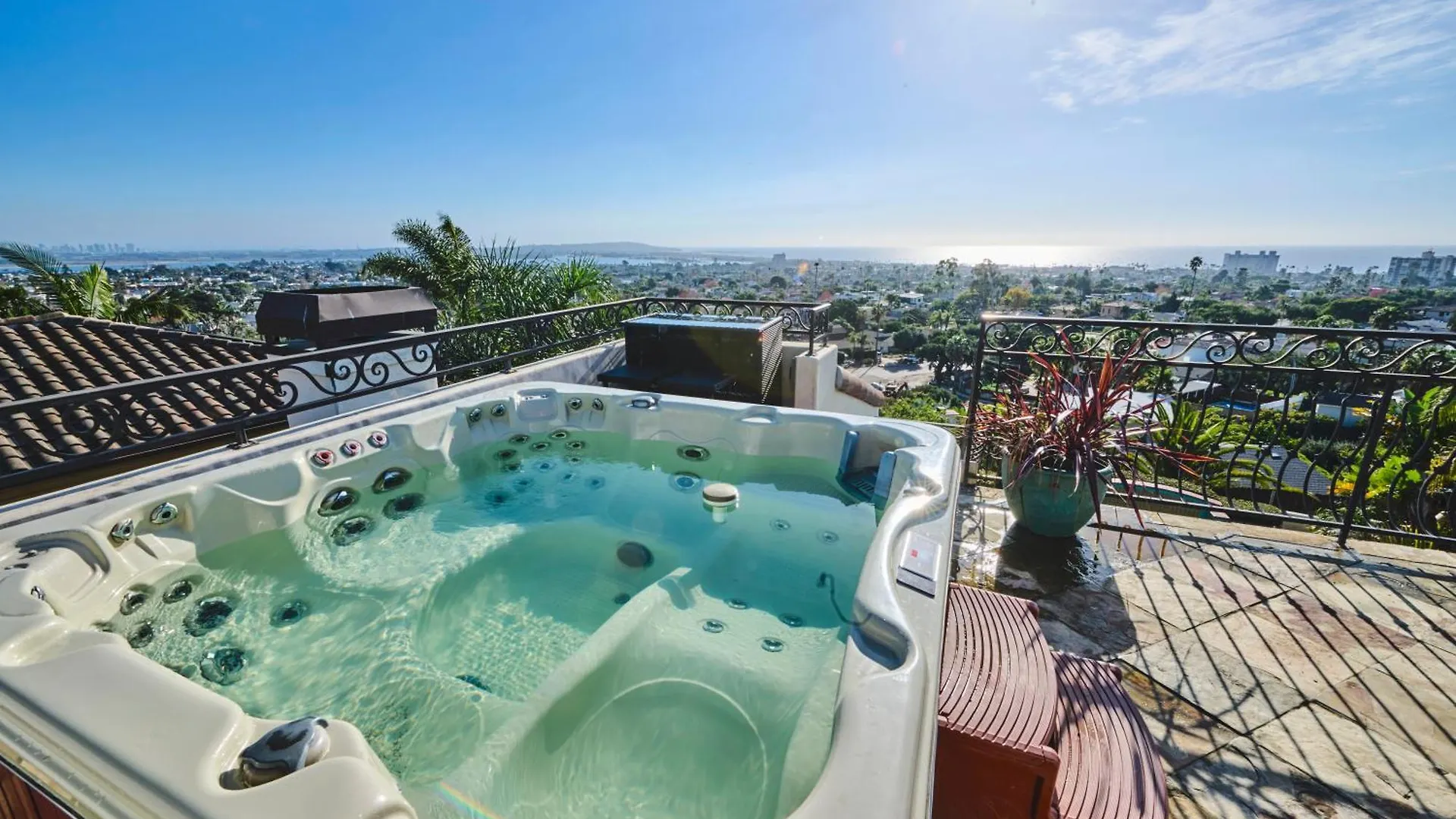 360 Degree Ocean & Views With Pool, Spa, Close To The Beach! Pets Ok *