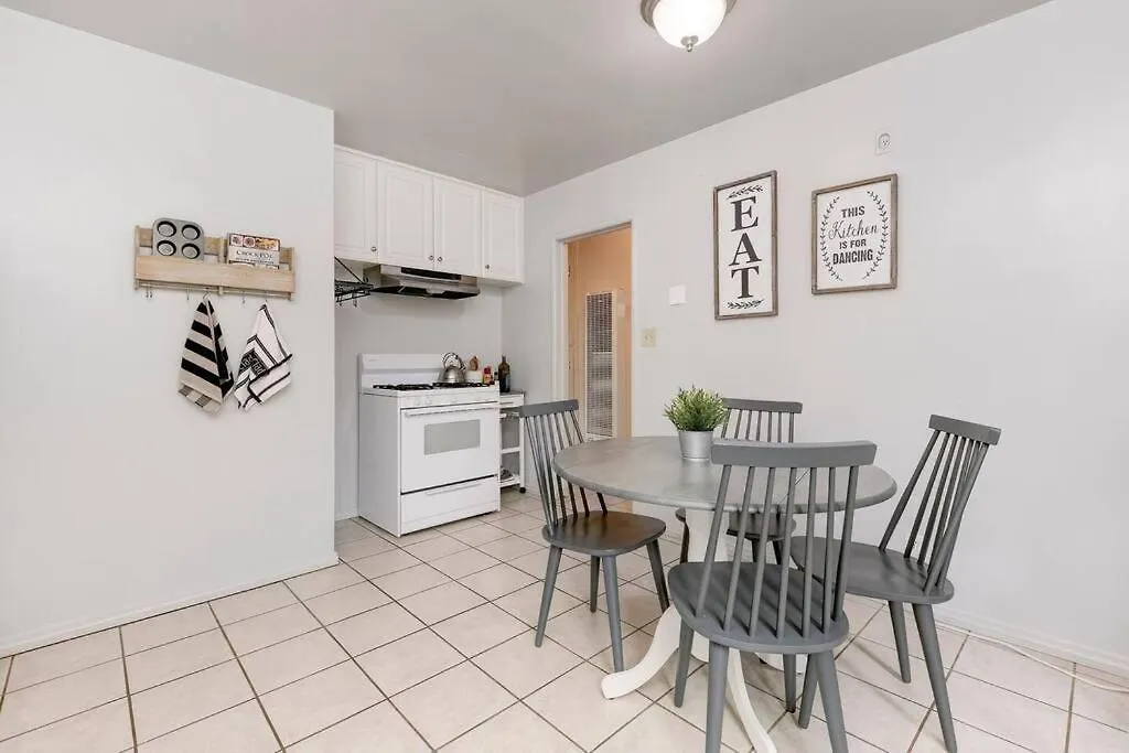 Casa -2br- Free Driveway Parking For 3 Cars Apartment