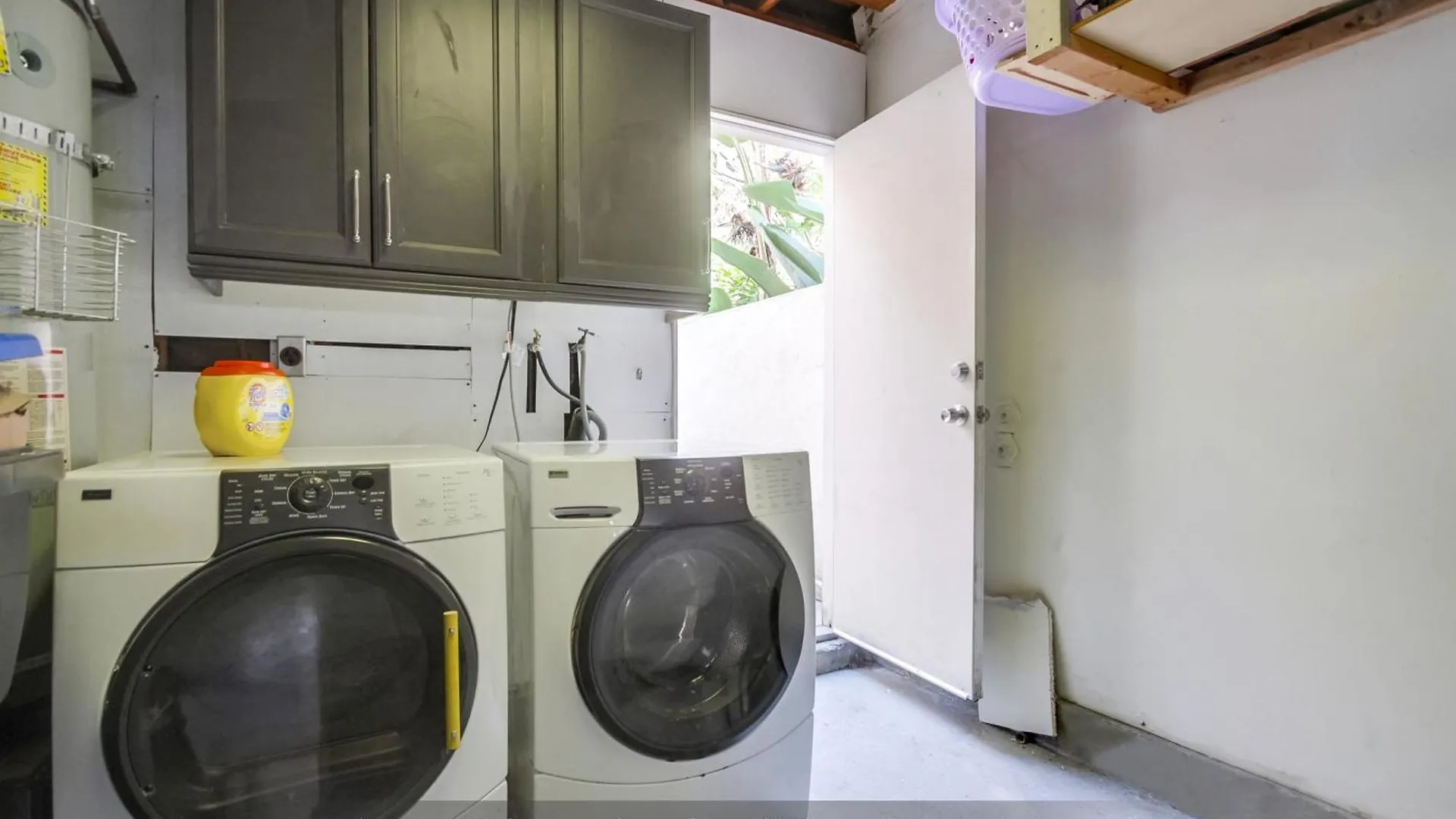 בית נופש Entire Spacious 4-bedroom House W Free Pool Access, Garage & Parking In Prime Location