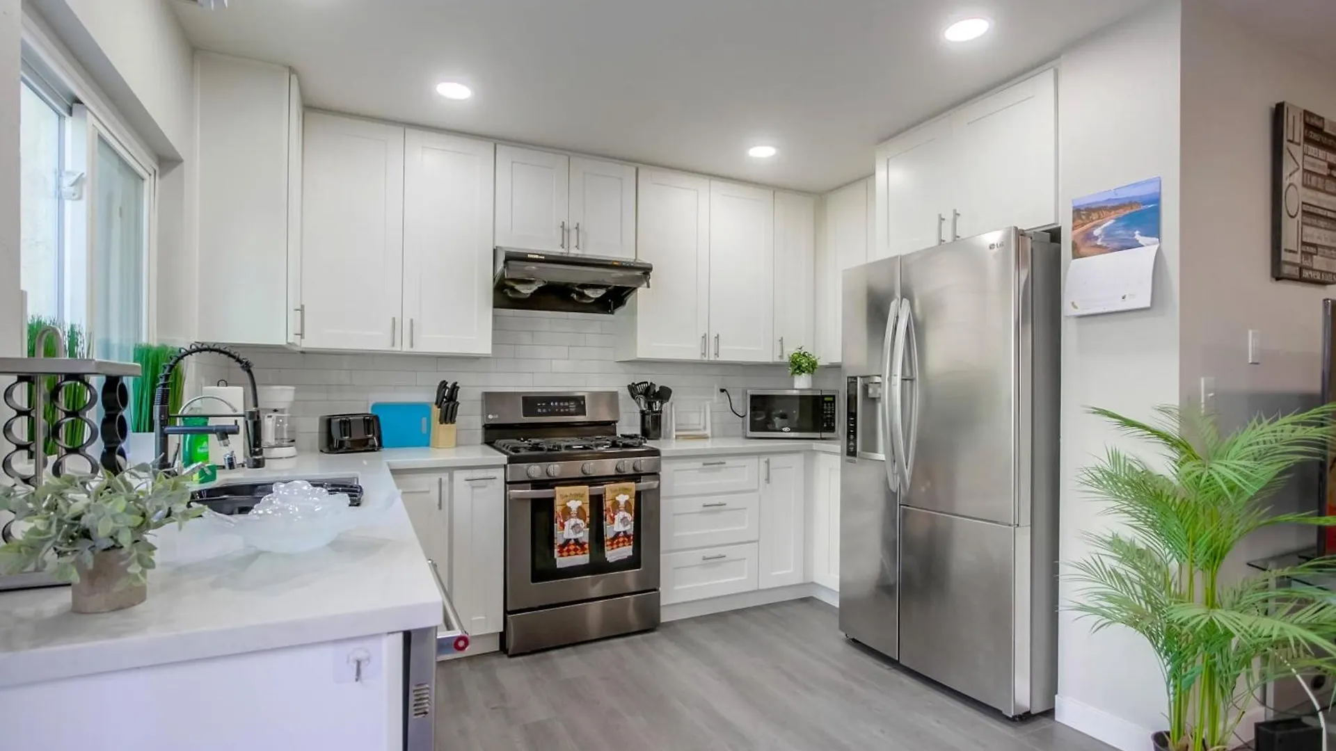 Entire Spacious 4-bedroom House W Free Pool Access, Garage & Parking In Prime Location * סן דייגו