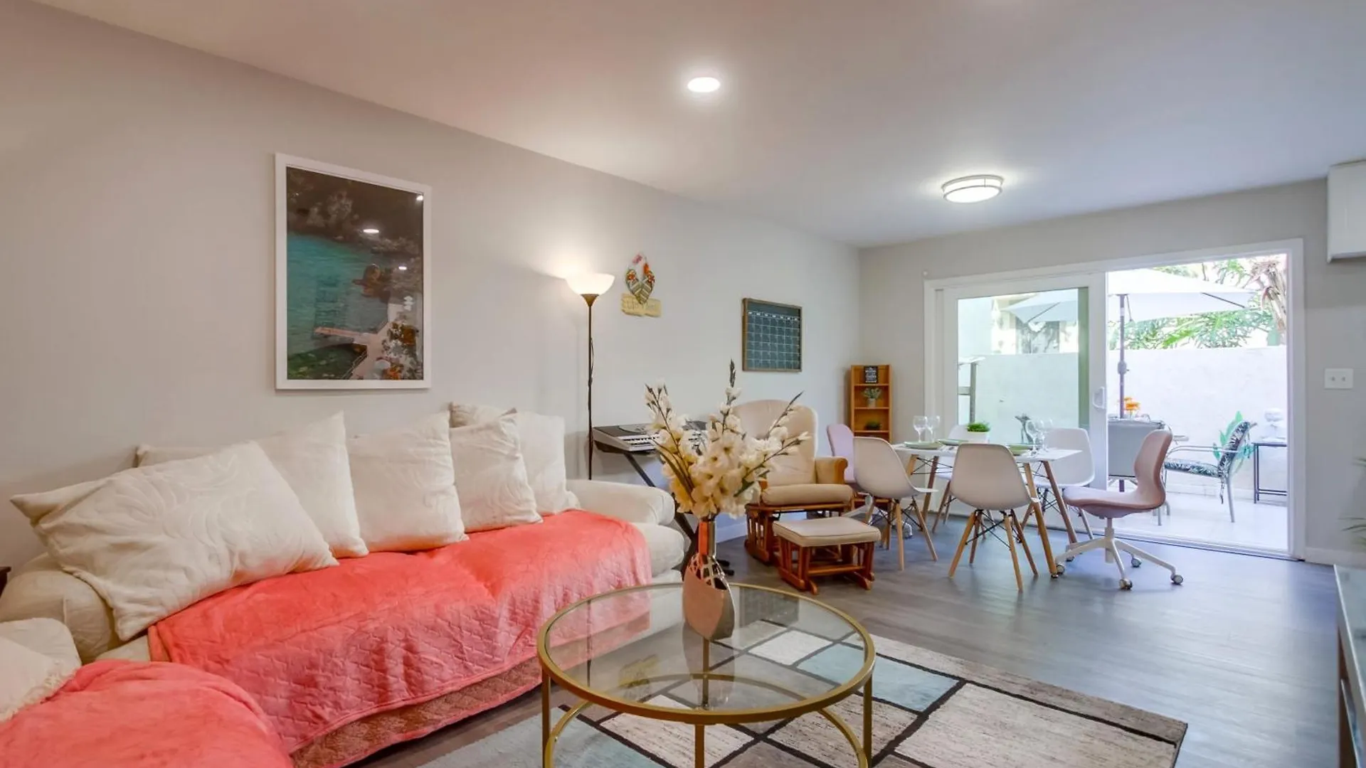 בית נופש Entire Spacious 4-bedroom House W Free Pool Access, Garage & Parking In Prime Location *