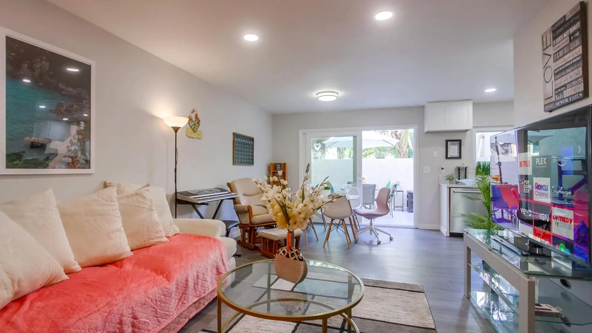 בית נופש Entire Spacious 4-bedroom House W Free Pool Access, Garage & Parking In Prime Location *