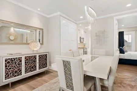 Champagne Taste Luxury In Hillcrest 샌디에이고