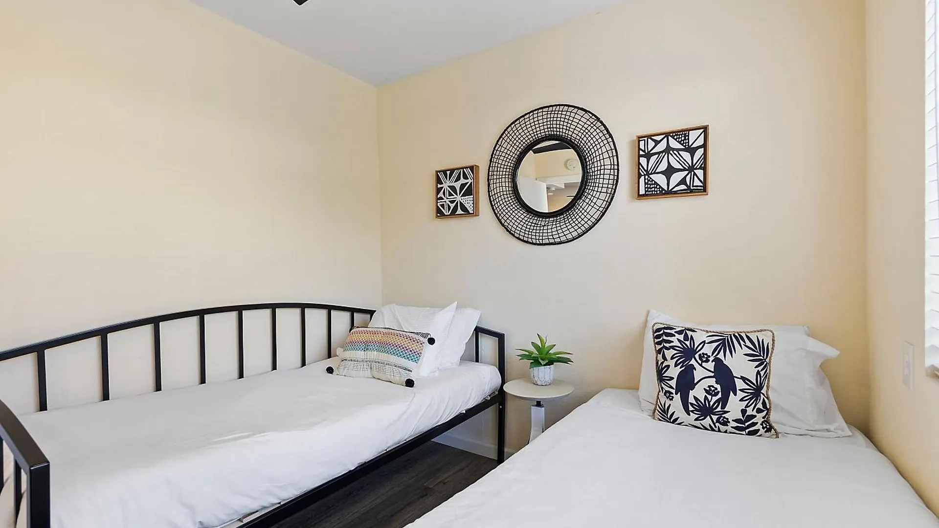 Holiday home Windansea Coastal Haven - Steps To