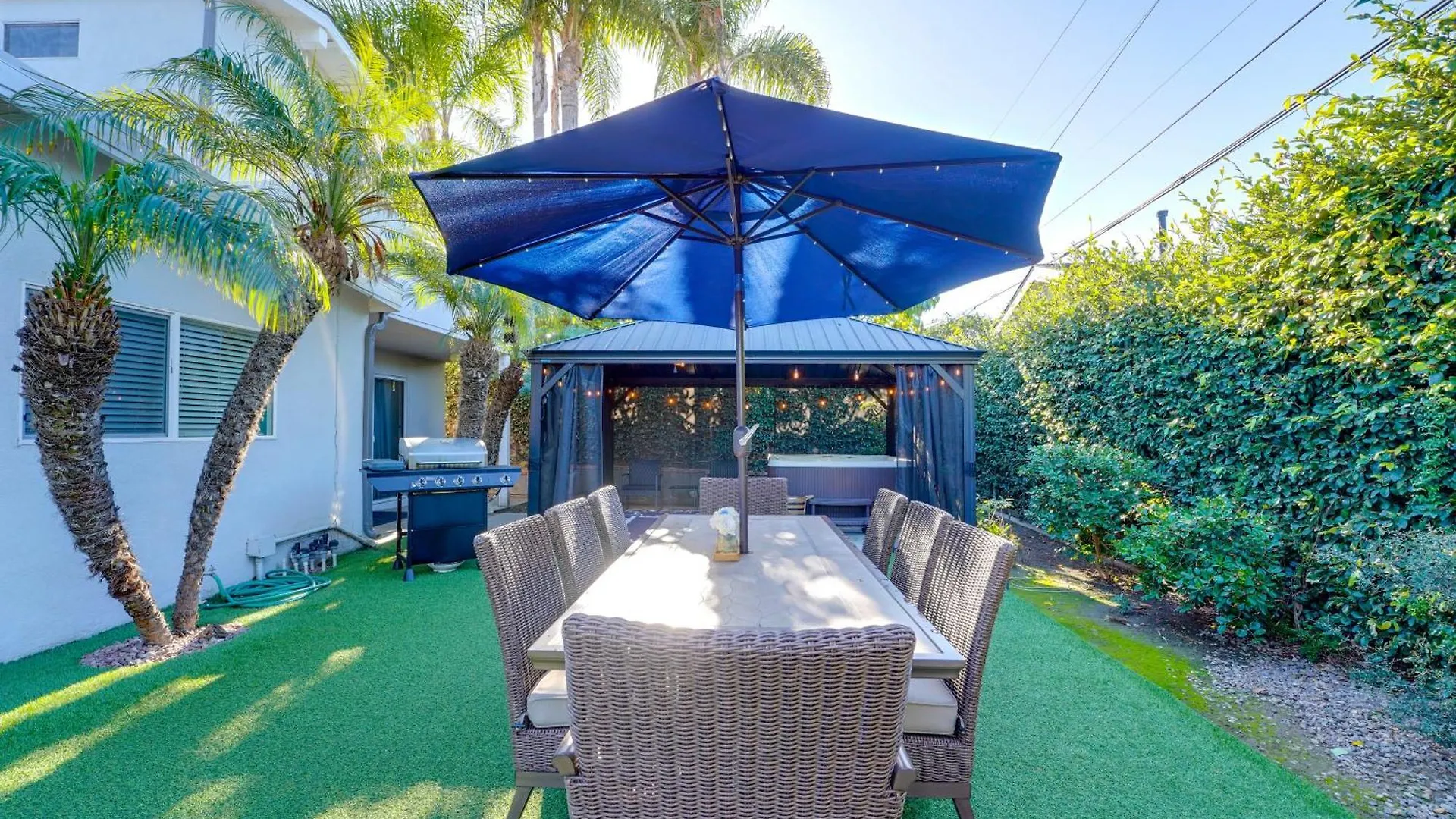 Shores Perfection - Spa, Ac, Pet Friendly, Parking, Fire Pit & Massive Private Yard! *