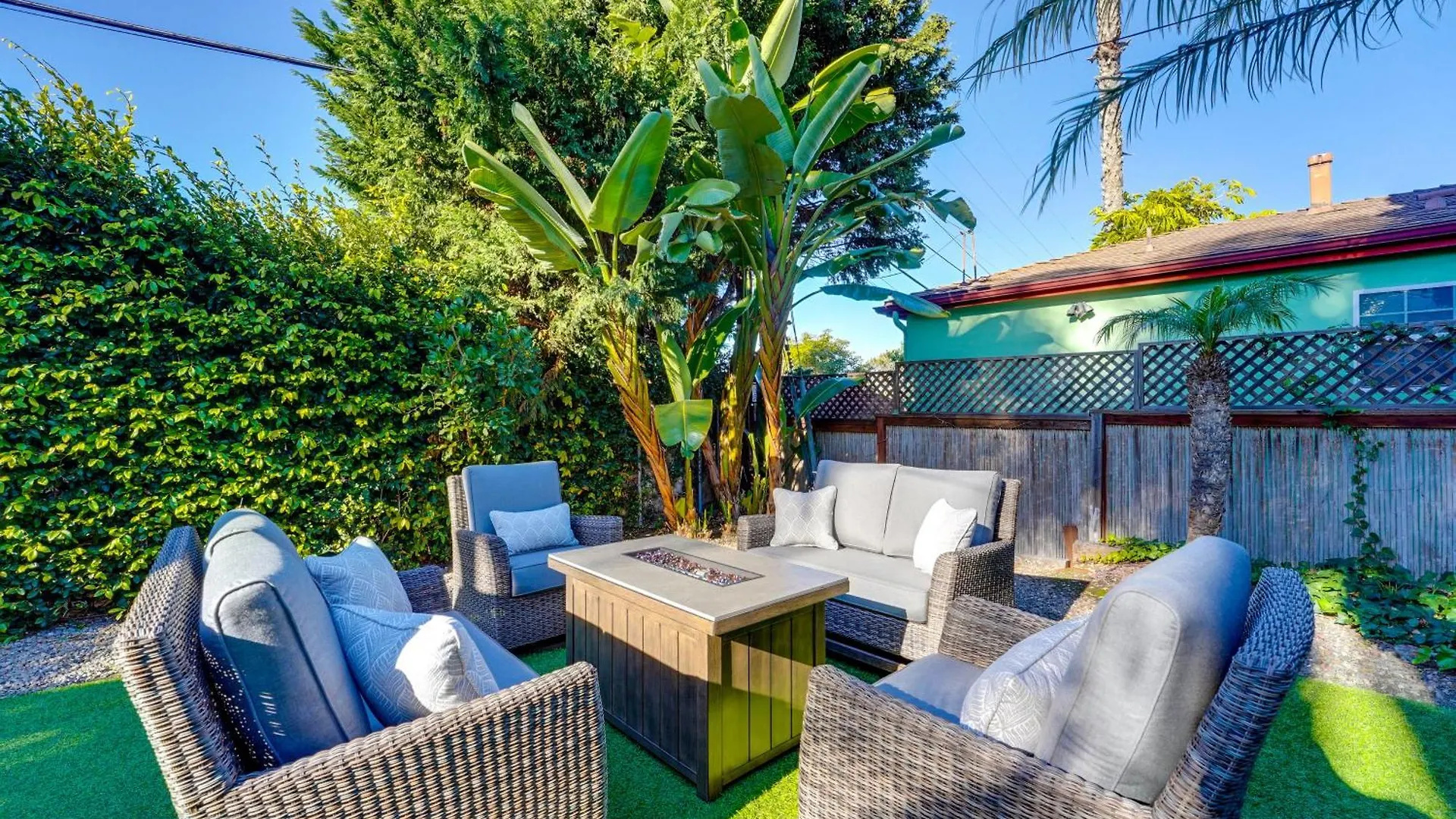 Tatil Evi Shores Perfection - Spa, Ac, Pet Friendly, Parking, Fire Pit & Massive Private Yard! *