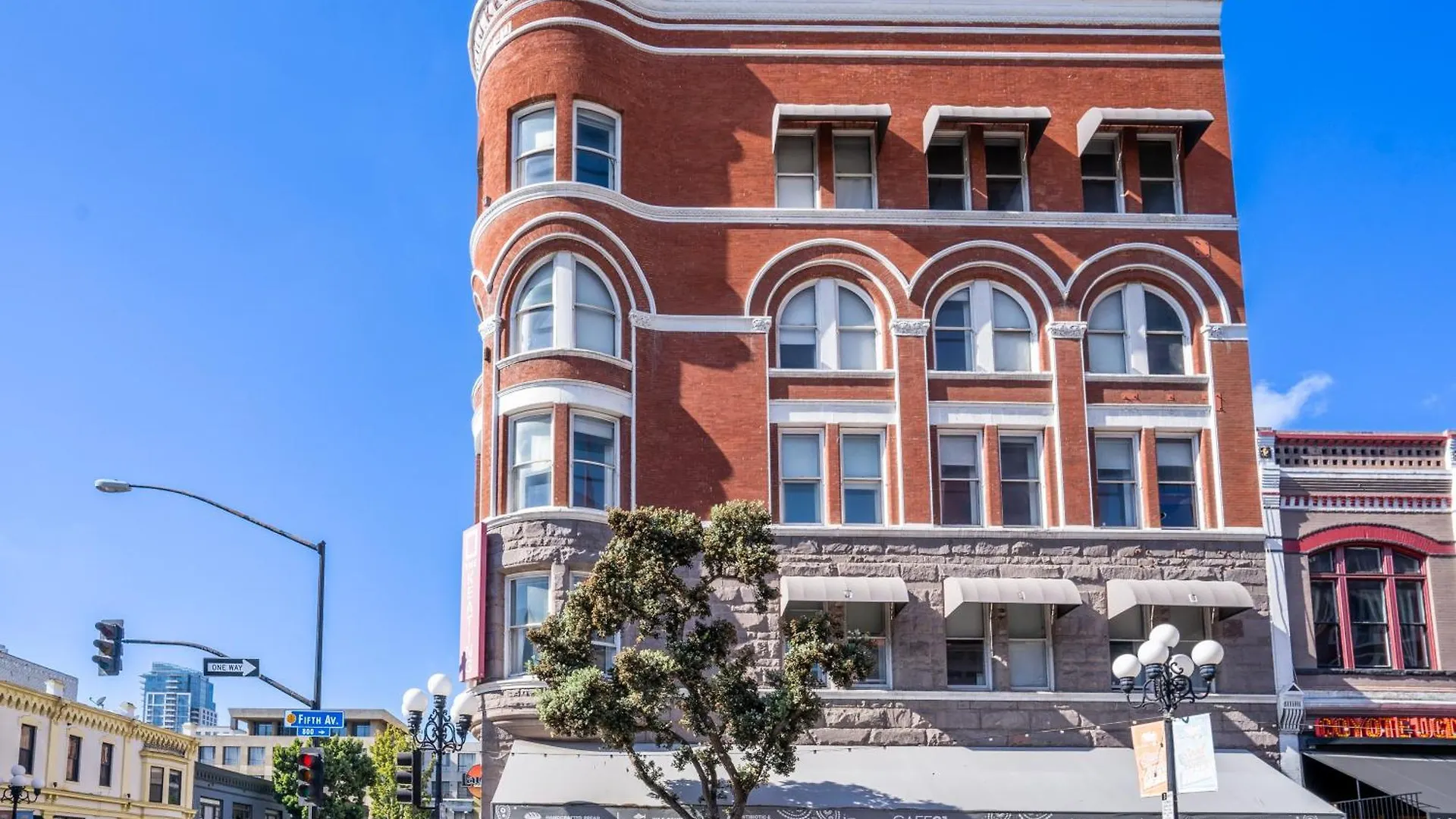 Keating Hotel 3*