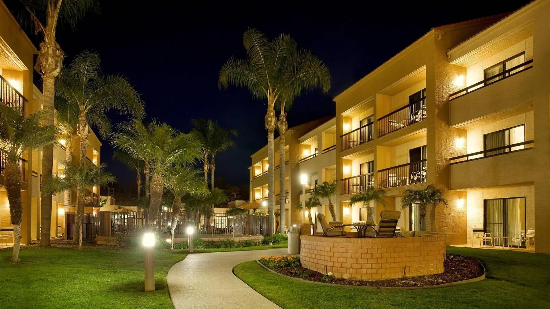 Courtyard By Marriott Sorrento Valley