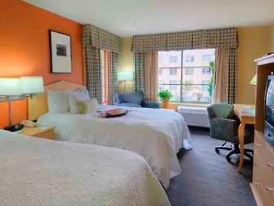 Hampton Downtown 3*