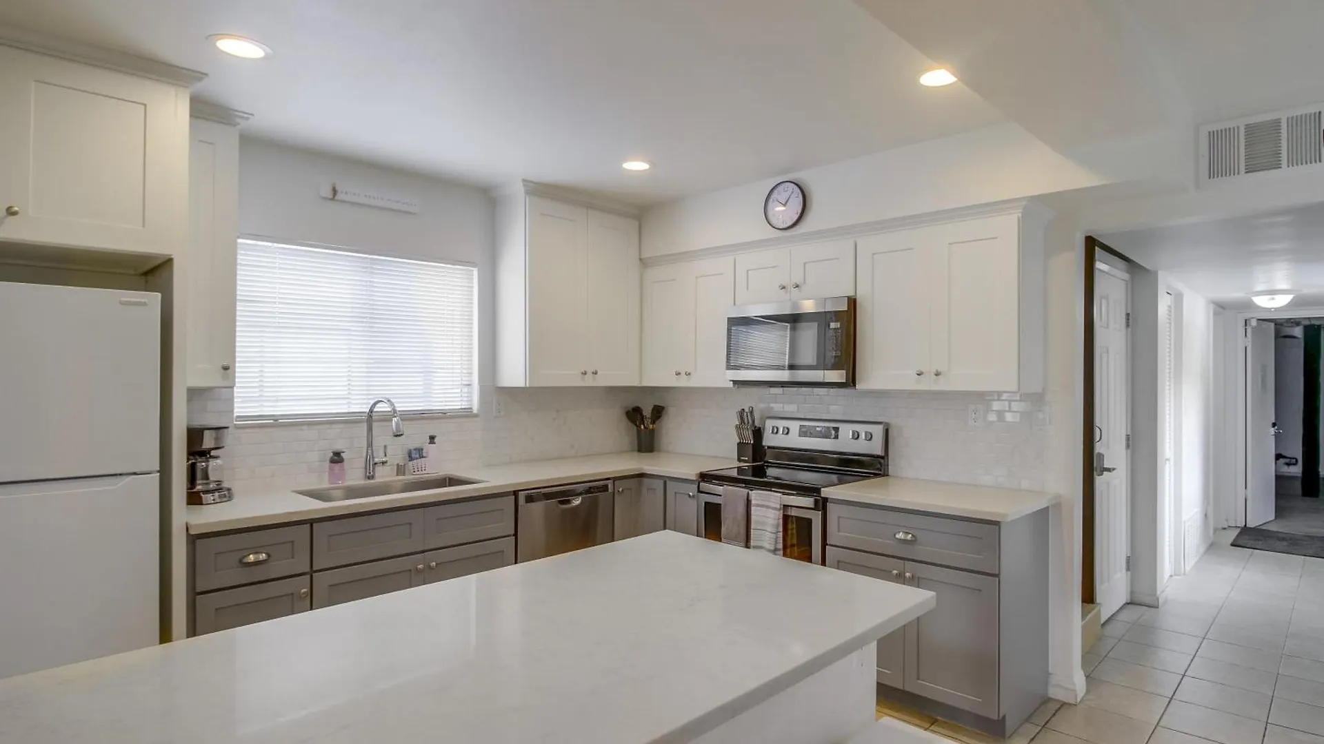 Oceancatcher - Newly Remodeled 3 Bedroom Retreat With Ocean View In The Heart Of Mission Beach, Sleeps 10