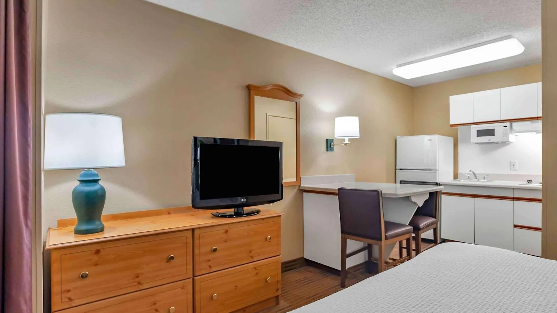 Extended America - - Sorrento Mesa 2*