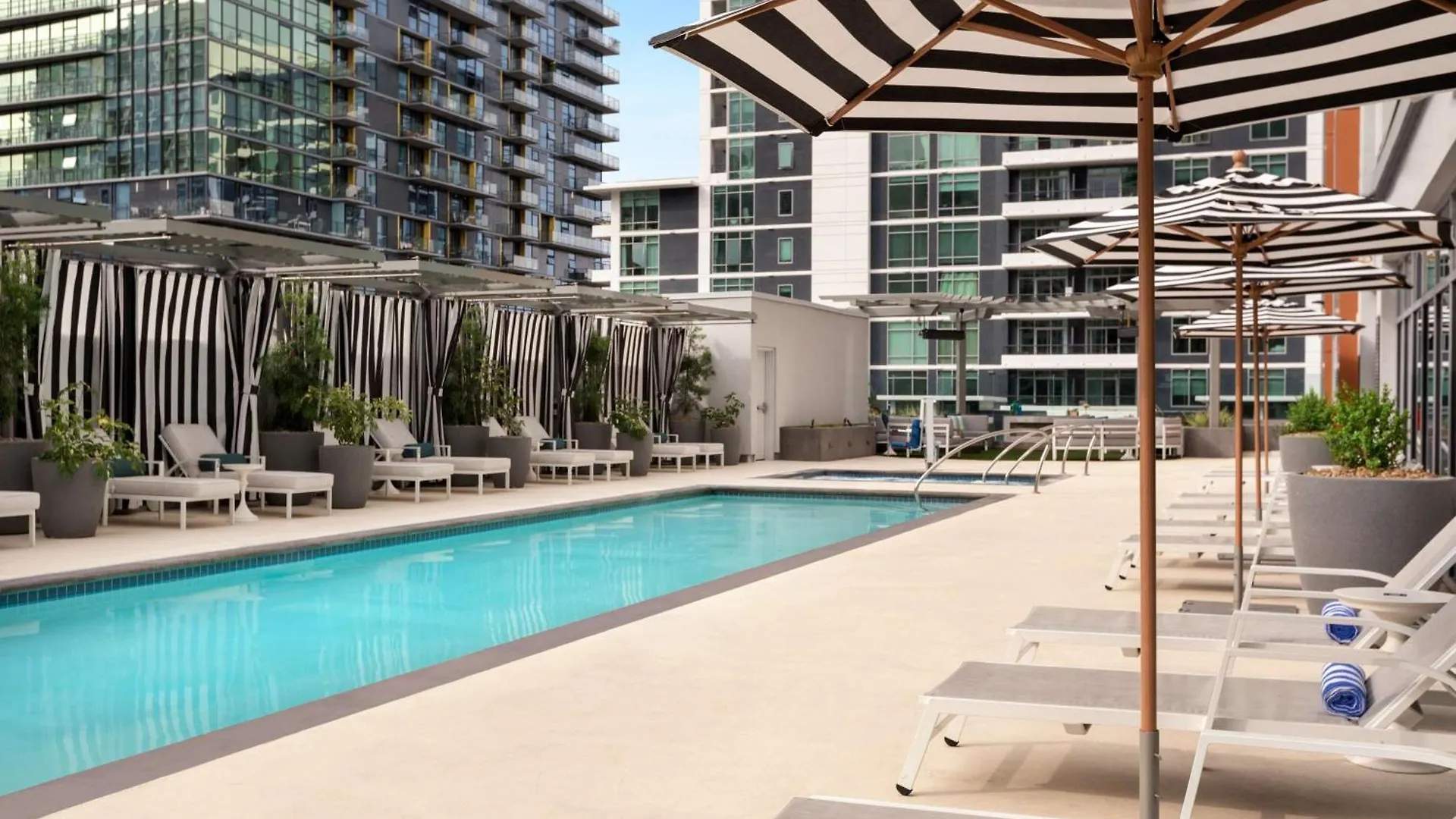 Carte Downtown, Curio Collection By Hilton