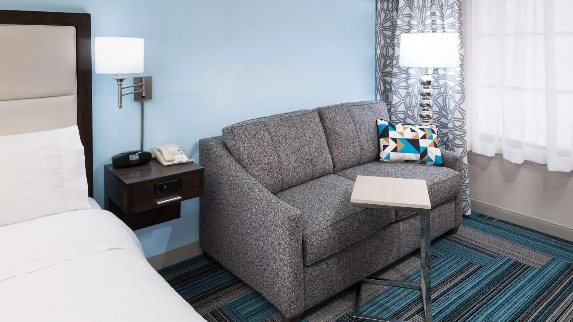 Hampton Downtown 3*