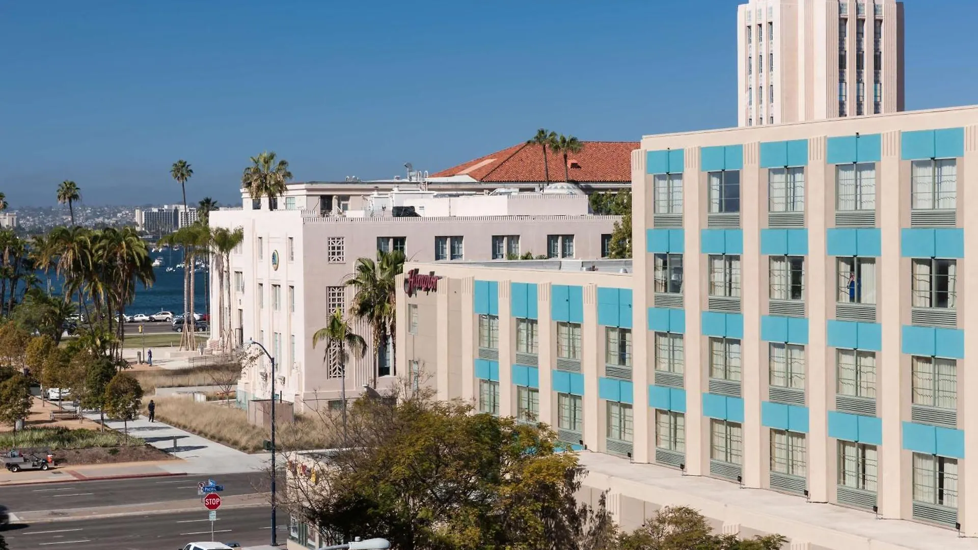 Hampton Downtown 3*