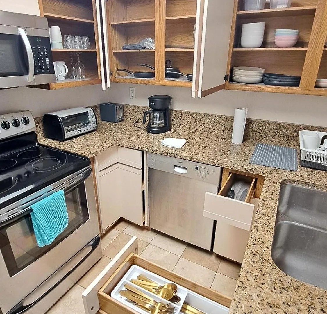 Corner 2-story One Bedroom La Jolla Daire