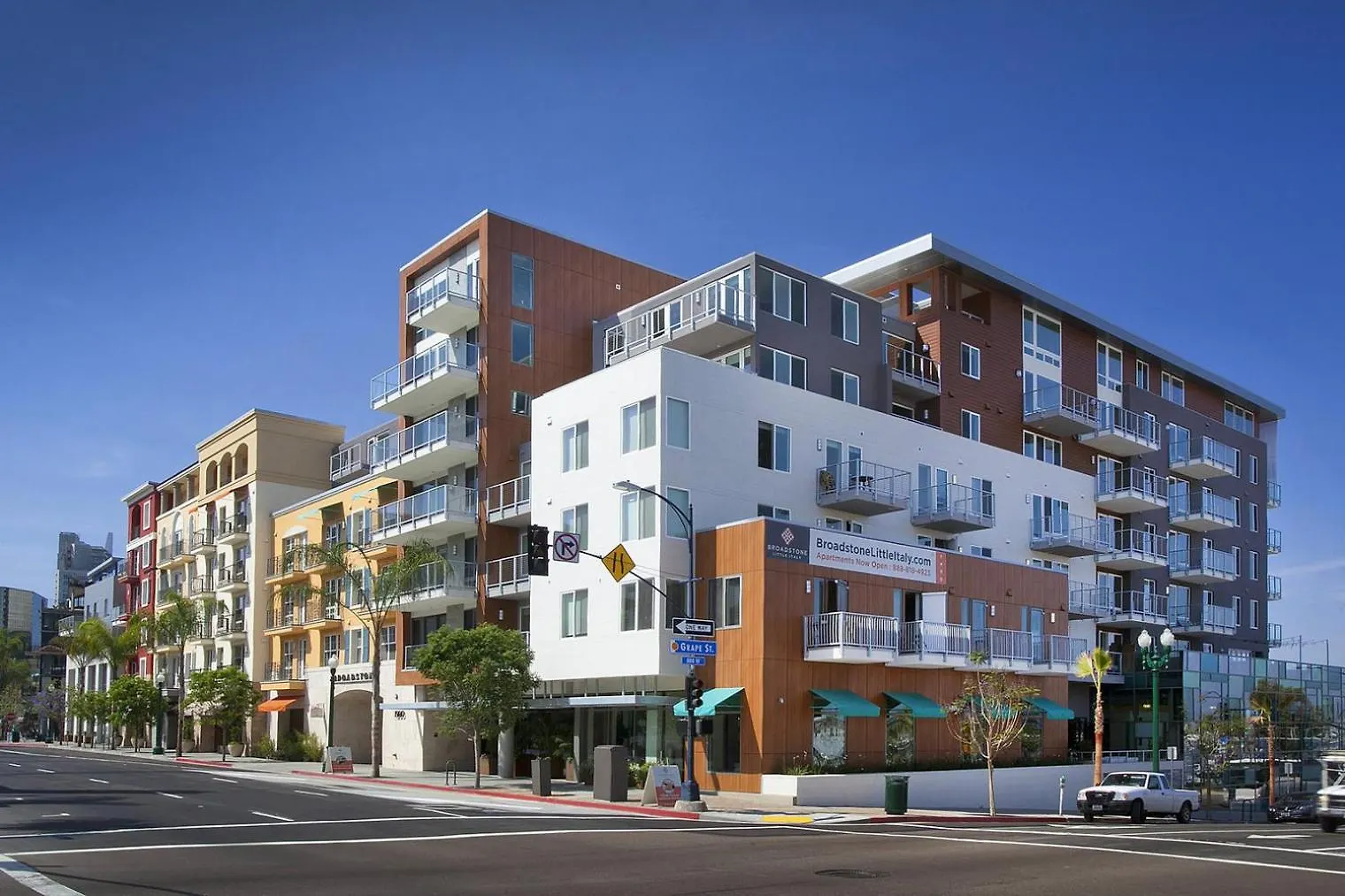 Little Italy W Gym Pool Nr Light Rail San-6 *