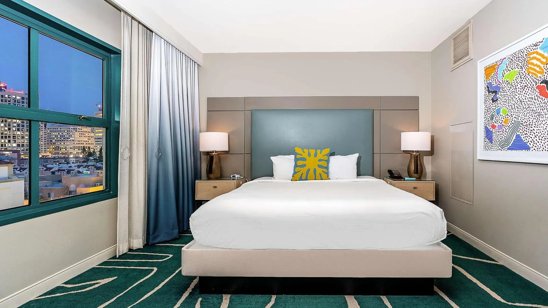 Hotel Embassy By Hilton Bay Downtown 3*