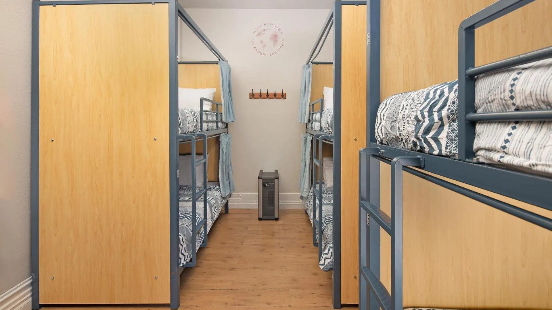 Hostel Hi Downtown *